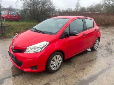 Gebraucht Toyota Yaris Cool 69 PS (50 kW) 2013 Super red 5 Kleinwagen