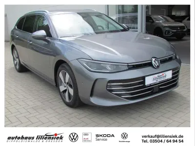 Gebraucht VW Passat Elegance 150 PS (110 kW) 2025 Grau Kombi