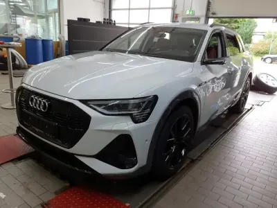 Używany Audi e-tron S-Line 300 kW (408 KM) 2023 Biały SUV