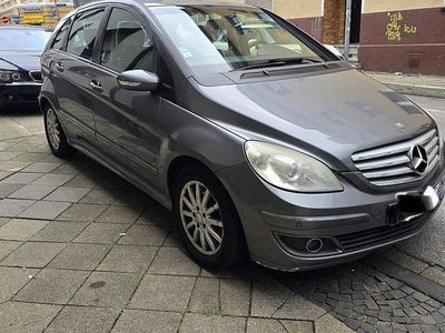 Mercedes B200