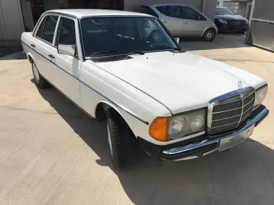 Brugt Mercedes 200 107 HK (78 kW) 1982 Hvid Sedan