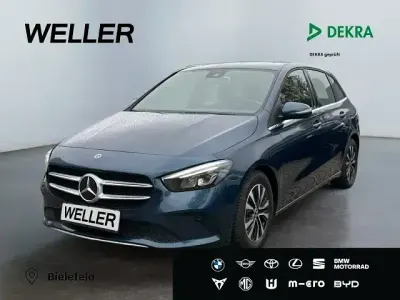 Gebraucht Mercedes B180 Style 136 PS (100 kW) 2019 Blau Kleinwagen