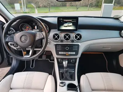 Usata Mercedes GLA200 156 CV (114 kW) 2019 Grigio SUV
