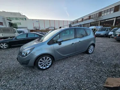 Używany Opel Meriva Innovation 140 KM (102 kW) 2010 Srebrny Minivan