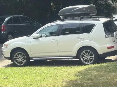 Gebraucht Mitsubishi Outlander Edition 177 PS (130 kW) 2012 Weiß SUV