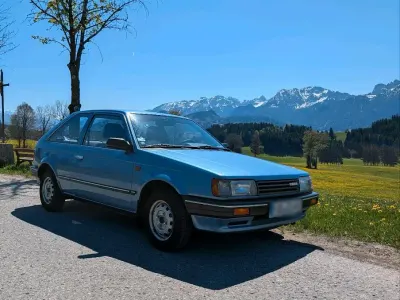 Używany Mazda 323 86 KM (63 kW) 1987 Niebieski Hatchback
