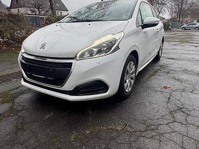 Weiß Gebraucht 2018 Peugeot 208 Kleinwagen | 3.780 €