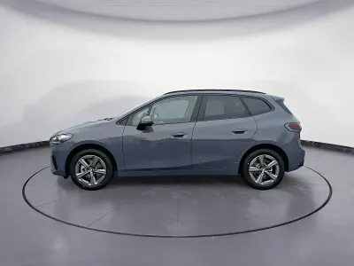 Neu BMW 218 Active Tourer 136 PS (100 kW) 2026 Grau Van / Kleinbus
