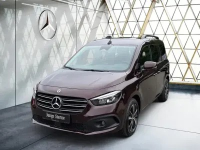 Gebraucht Mercedes T180 Progressive 116 PS (85 kW) 2023 Rot Van / Kleinbus