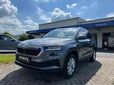 Neu Skoda Karoq Selection 150 PS (110 kW) 2025 Grau SUV