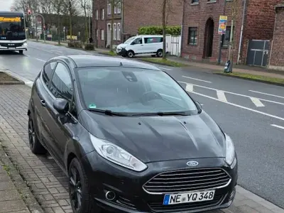 Gebraucht Ford Fiesta SYNC Edition 95 PS (69 kW) 2013 Schwarz Kleinwagen