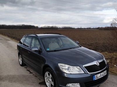 Gebraucht Skoda Octavia Ambiente 160 PS (117 kW) 2009 Grau Kombi