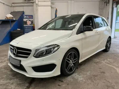 Gebraucht Mercedes B180 AMG line 122 PS (89 kW) 2016 Weiß Van / Kleinbus