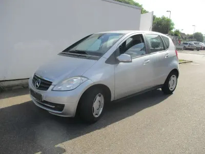 Gebraucht Mercedes A180 109 PS (80 kW) 2010 Silber Limousine