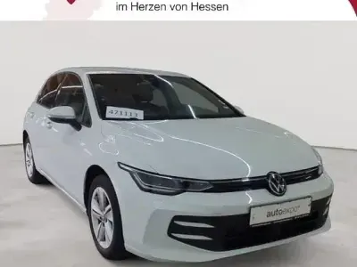 Gebraucht VW Golf VIII Life 150 PS (110 kW) 2025 Weiß Limousine