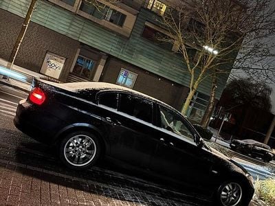 Gebraucht BMW 318 129 PS (94 kW) 2007 Schwarz Limousine