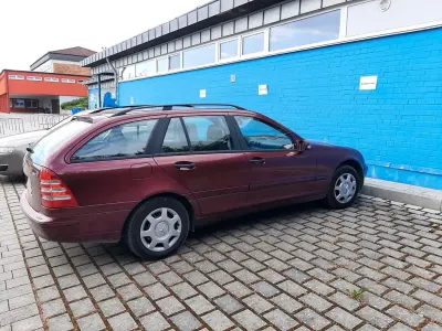 Gebraucht Mercedes C200 Avantgarde 163 PS (119 kW) 2003 Rot Limousine