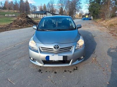 Gebraucht Toyota Verso Life 126 PS (92 kW) 2010 Silber Van / Kleinbus