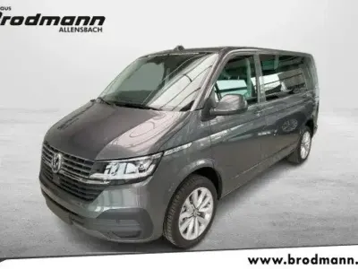 Używany VW Multivan Comfortline 204 KM (150 kW) 2023 Szary Minivan
