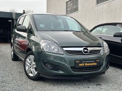 Grün Gebraucht 2011 Opel Zafira Design Edition Van / Kleinbus | 3.990 € (Fairer Preis)