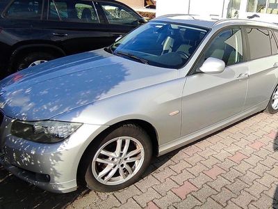 Gebraucht BMW 320 184 PS (135 kW) 2010 Silber Kombi