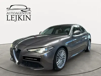 Gebraucht Alfa Romeo Giulia Super 179 PS (131 kW) 2016 Grau Limousine