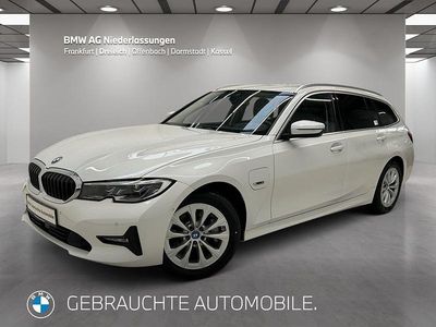 Weiß Gebraucht 2021 BMW 330e Sport Line Kombi | 26.940 € (Guter Preis)