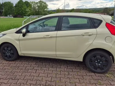 Gebraucht Ford Fiesta Trend 60 PS (44 kW) 2009 Gelb Limousine