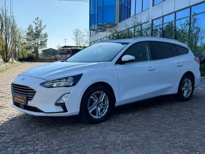 Używany Ford Focus 120 KM (88 kW) 2020 Biały Sedan/Limuzyna