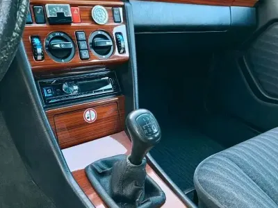 Gebraucht Mercedes E260 170 PS (125 kW) 1991 Braun Limousine