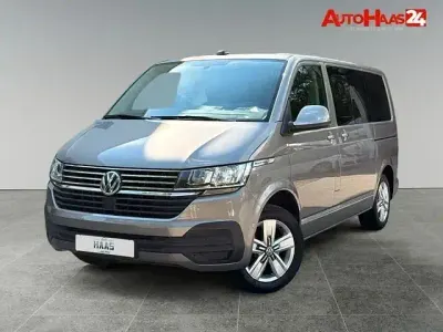 Gebraucht VW Multivan Generation Six 110 PS (80 kW) 2022 Gold Van / Kleinbus