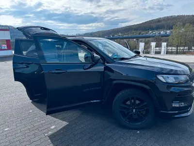 Gebraucht Jeep Compass 241 PS (177 kW) 2022 Schwarz SUV