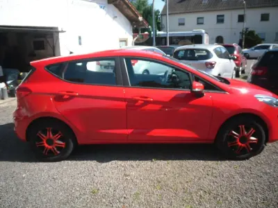 Gebraucht Ford Fiesta Cool & Connect 71 PS (52 kW) 2019 Rot Kleinwagen