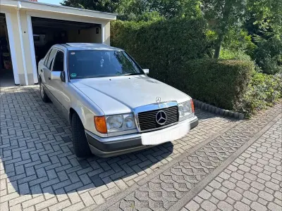 Gebraucht Mercedes E260 160 PS (117 kW) 1992 Silber Limousine
