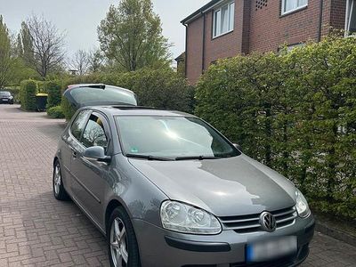 Second-hand VW Golf 75 CP (55 kW) 2005 Gri Coupe