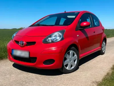Gebraucht Toyota Aygo 68 PS (50 kW) 2010 Rot Kleinwagen
