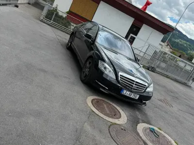 Używany Mercedes S500 435 KM (319 kW) 2012 Czarny Sedan/Limuzyna
