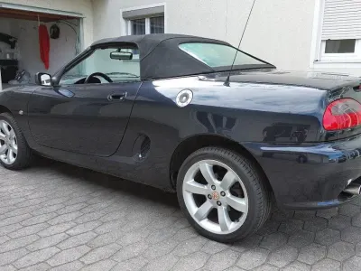 Begagnad MG F 120 HK (88 kW) 2001 Svart Cab