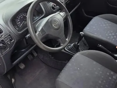 Używany Opel Agila 75 KM (55 kW) 2004 Srebrny Minivan