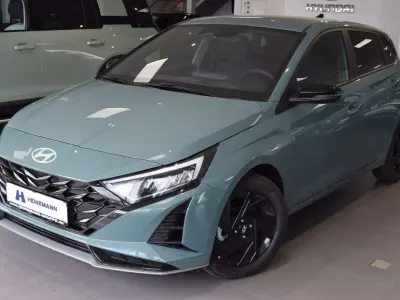 Neu Hyundai i20 Blackline 90 PS (66 kW) 2026 Grün Kleinwagen