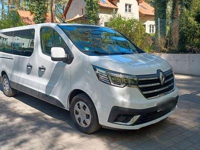 Second-hand Renault Trafic Life 150 CP (110 kW) 2024 Alb Monovolum