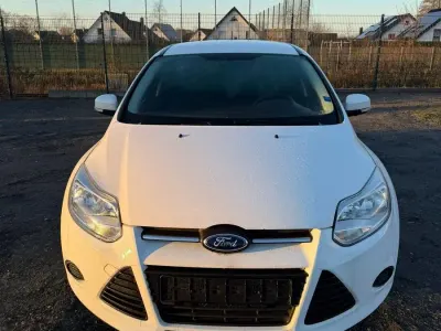 Gebraucht Ford Focus 100 PS (73 kW) 2014 Weiß Kombi