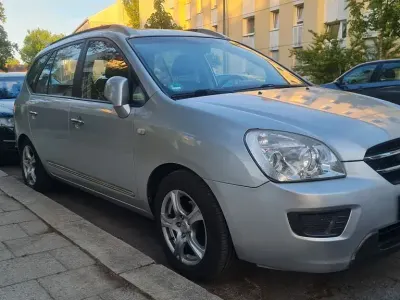 Gebraucht Kia Carens 144 PS (105 kW) 2007 Silber Van / Kleinbus