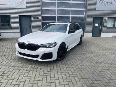 Gebraucht BMW 530e M Sport 292 PS (214 kW) 2022 Weiß Limousine