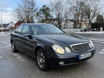 Blau Gebraucht 2005 Mercedes E220 Limousine | 3.000 €