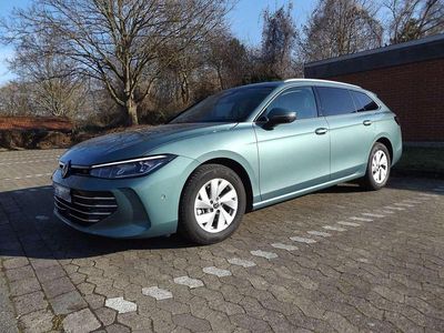 Usata VW Passat Pro 150 CV (110 kW) 2025 Verde Station wagon