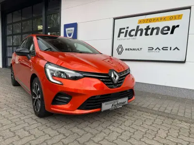 Gebraucht Renault Clio V Techno 91 PS (66 kW) 2023 Valencia orange Kleinwagen