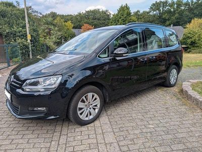 Schwarz Gebraucht 2022 VW Sharan Comfortline Van / Kleinbus | 27.500 € (Fairer Preis)