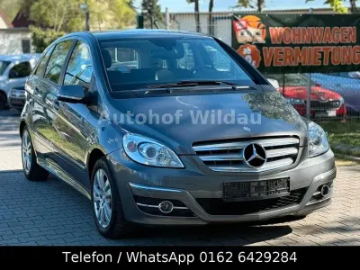 Gebraucht Mercedes B180 109 PS (80 kW) 2011 Grau Van / Kleinbus