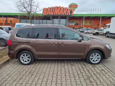 Gebraucht VW Sharan Comfortline 177 PS (130 kW) 2013 Braun Van / Kleinbus